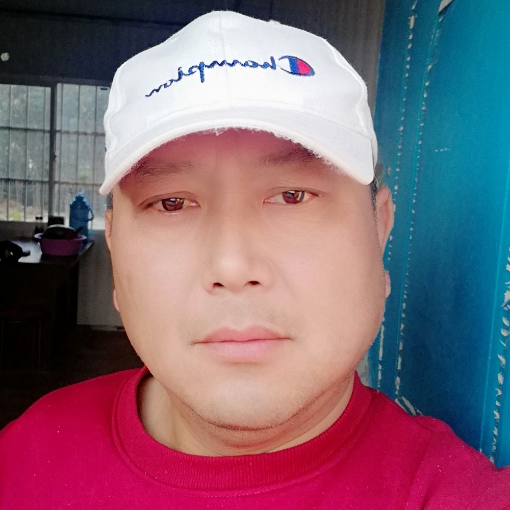 激情迎路人的照片