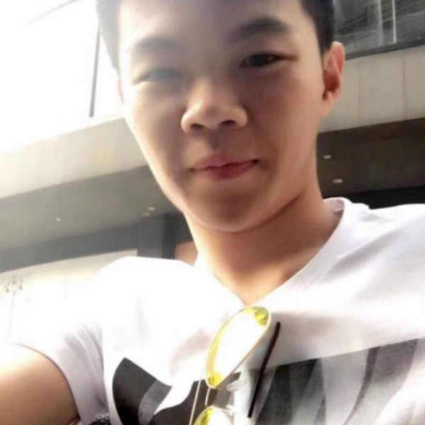 浅陌等于专注的照片