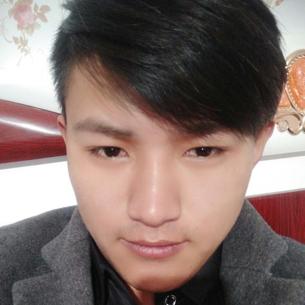 羞涩笑靥的照片