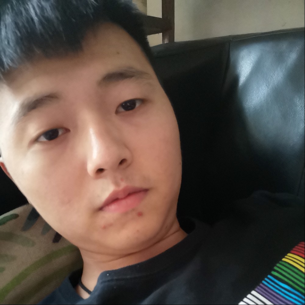 草莓妖娆的照片