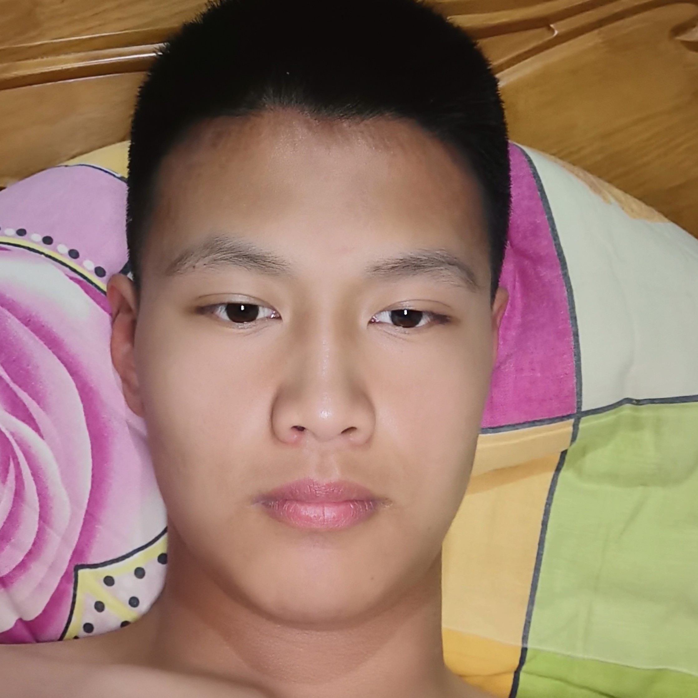 怕孤单拿秋月的照片