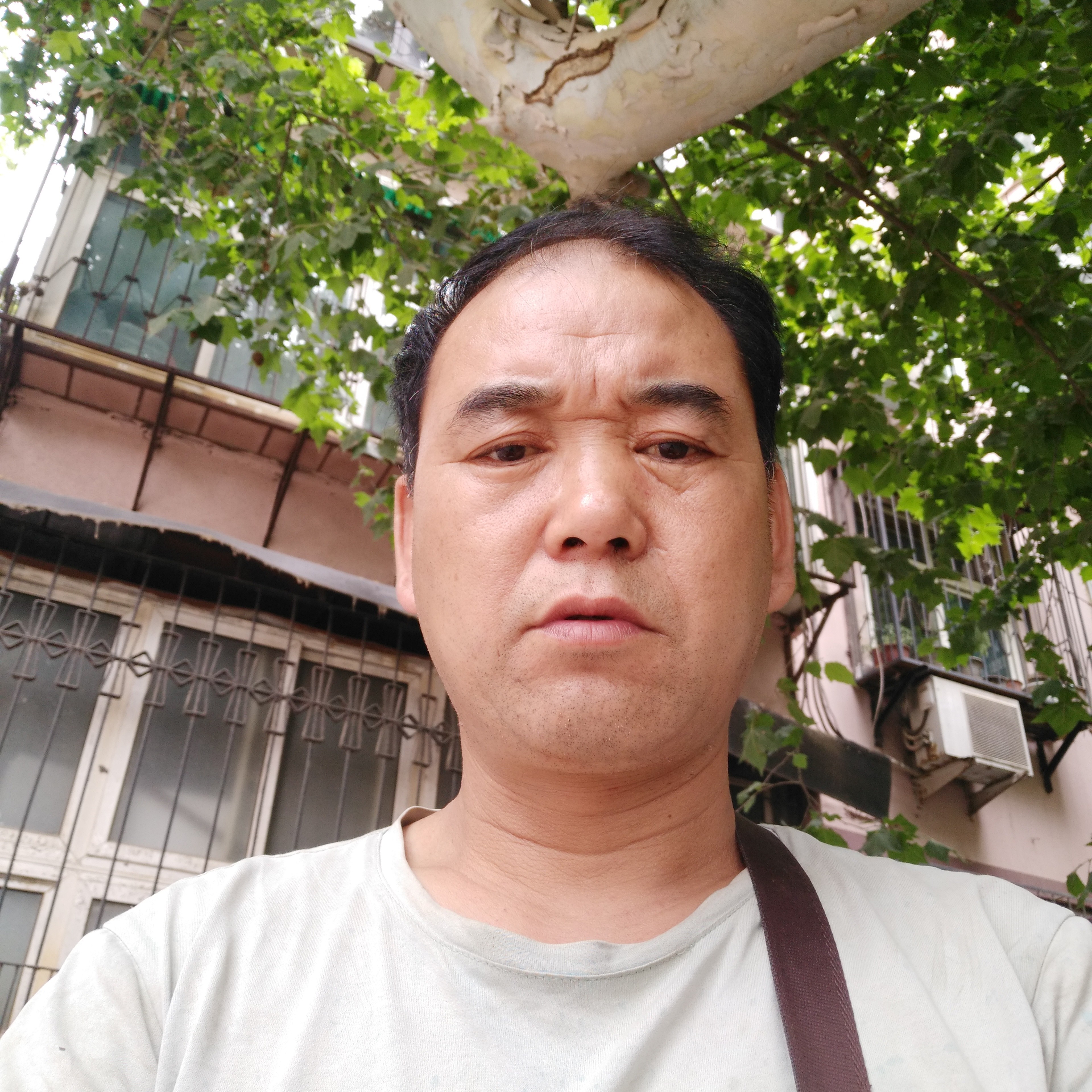 悲凉泪了柜子的照片