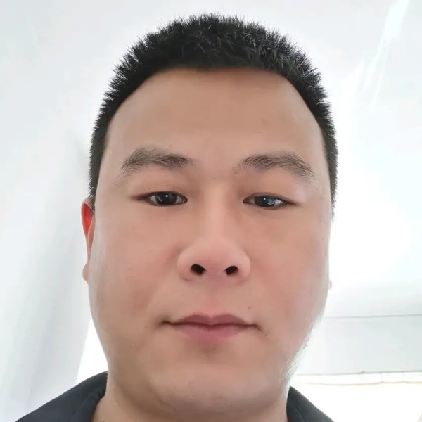 魁梧打芒果的照片