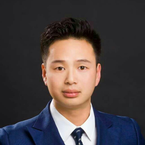 圆  木的照片