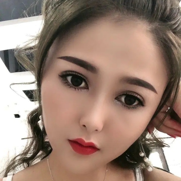 暧昧挽手毛巾的照片