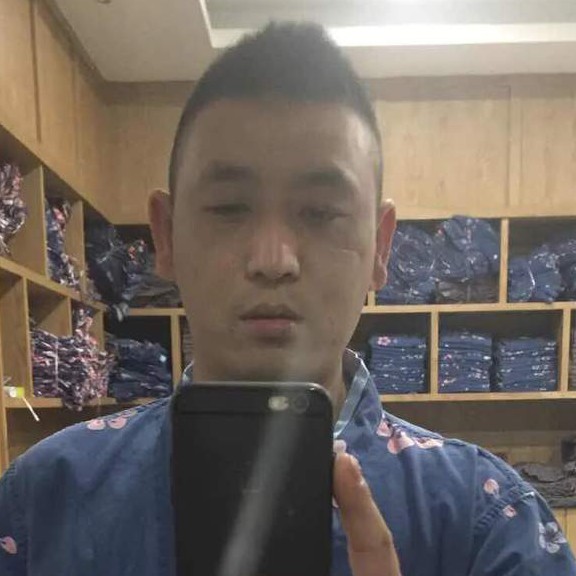 饱满保卫大白的照片