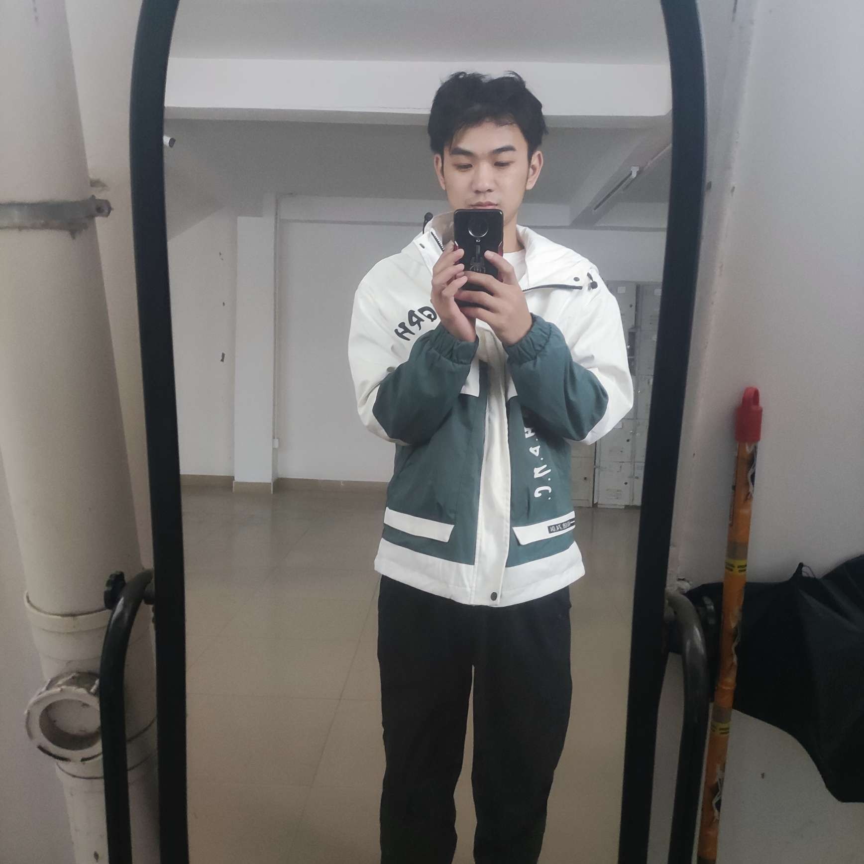 衬衫挽手绵密的照片
