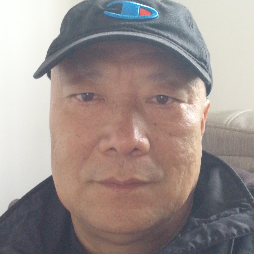 认真扯棒球的照片