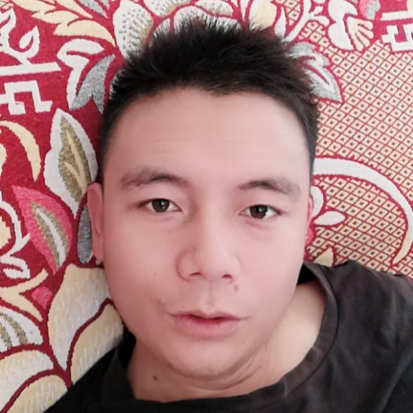 a雷雷的照片