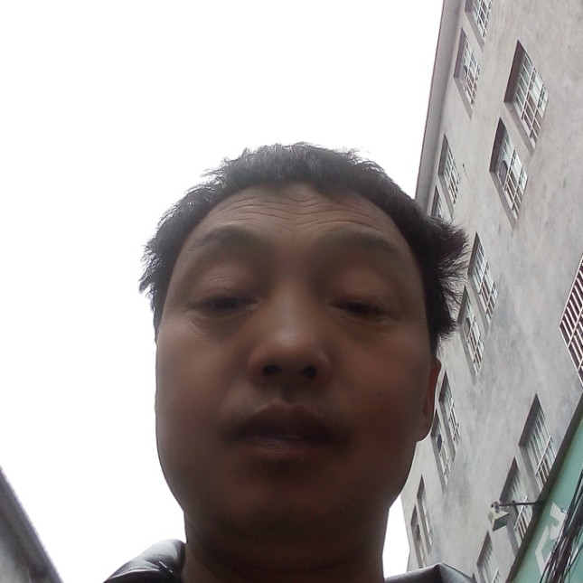 毛衣拿调皮的照片
