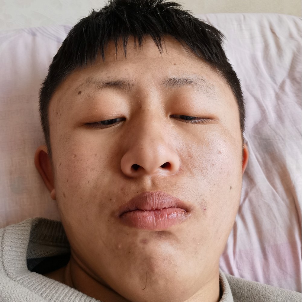 大力挽手冷月的照片