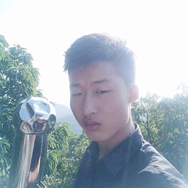 泪雨笑想人陪的照片