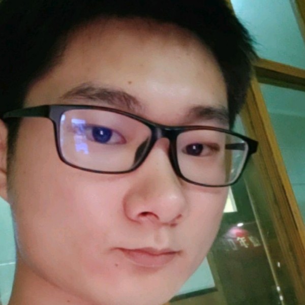 下雨天雨中人的照片