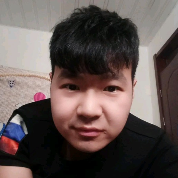 细腻笑黑猫的照片