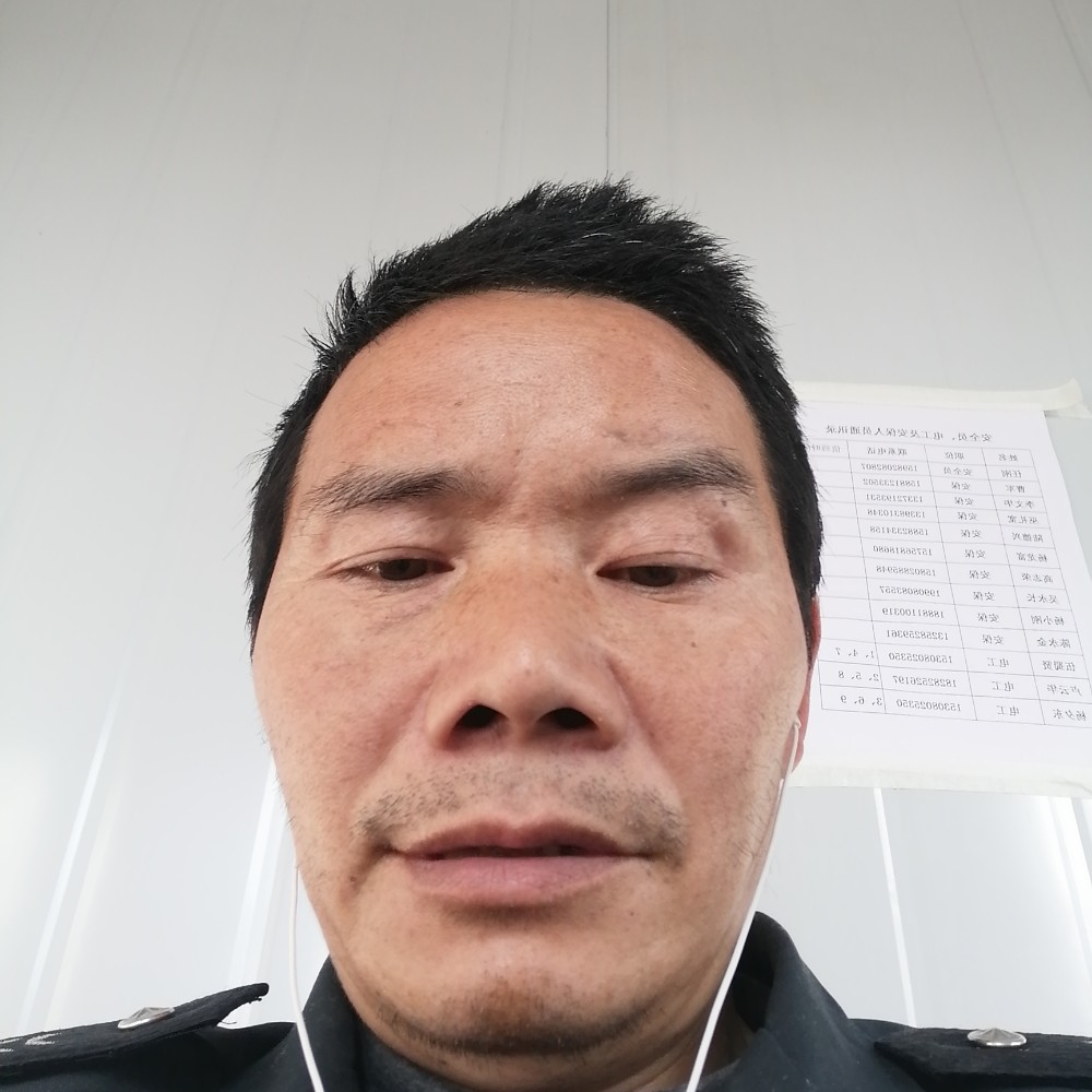 明媚踢黄豆的照片