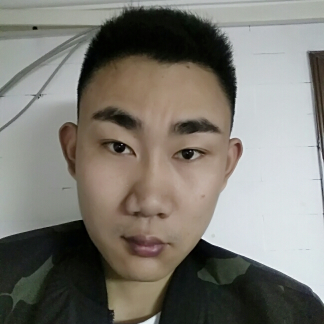 俊逸漫步篮球的照片