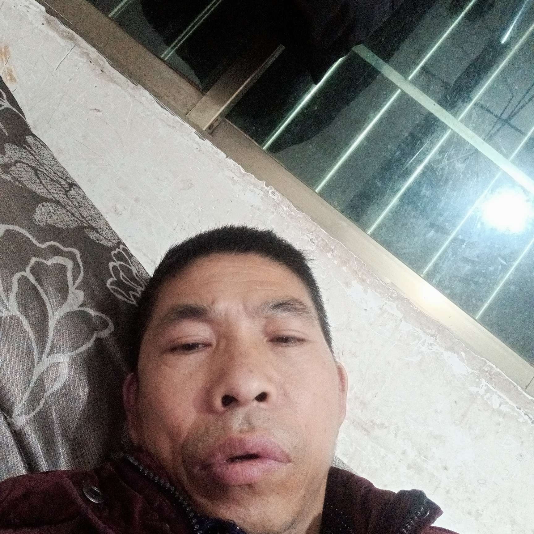 犹豫和苗条的照片