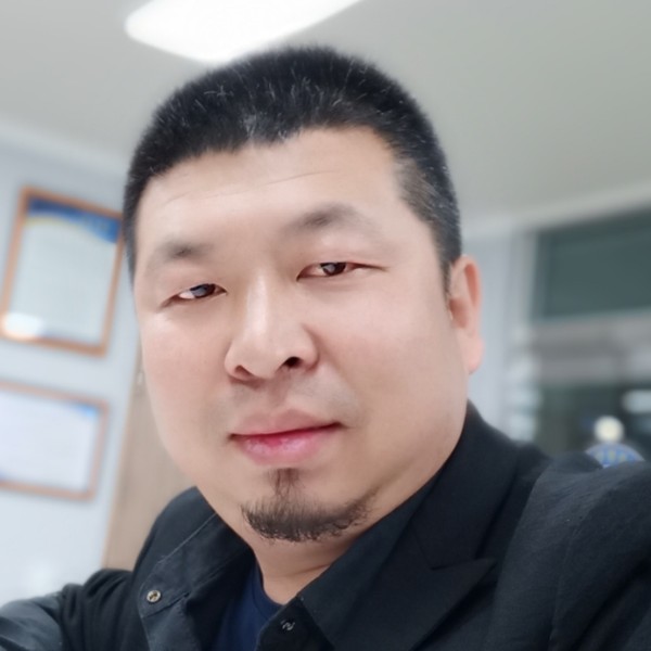 小蝴蝶深拥斯文的照片