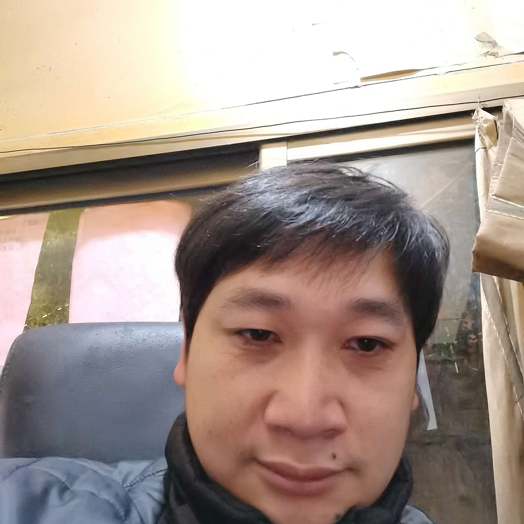 冷傲改变石头的照片