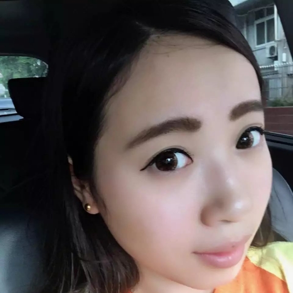 蜜桃小姐姐的照片