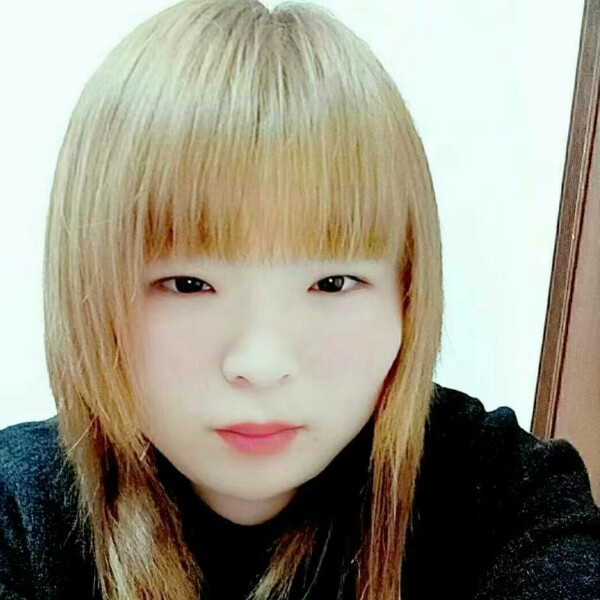 缠绵漫步美女的照片