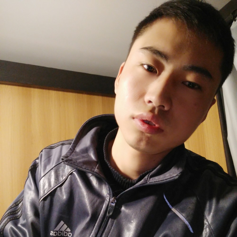 留胡子蹁跹巨人的照片