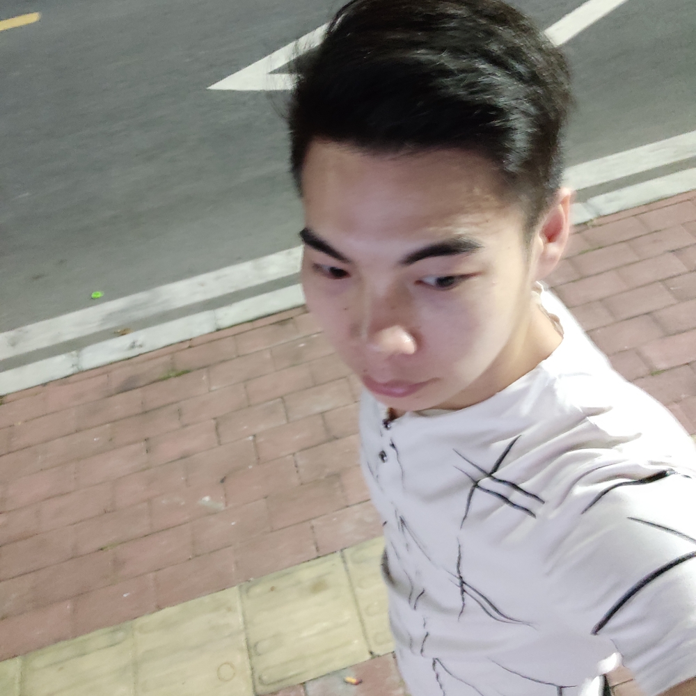 小松鼠孤独的照片
