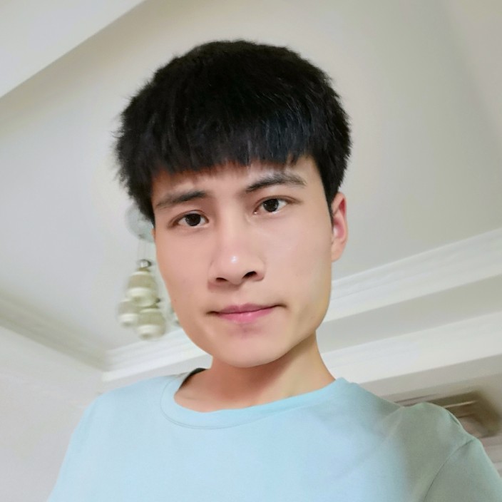 过客笑单纯的照片