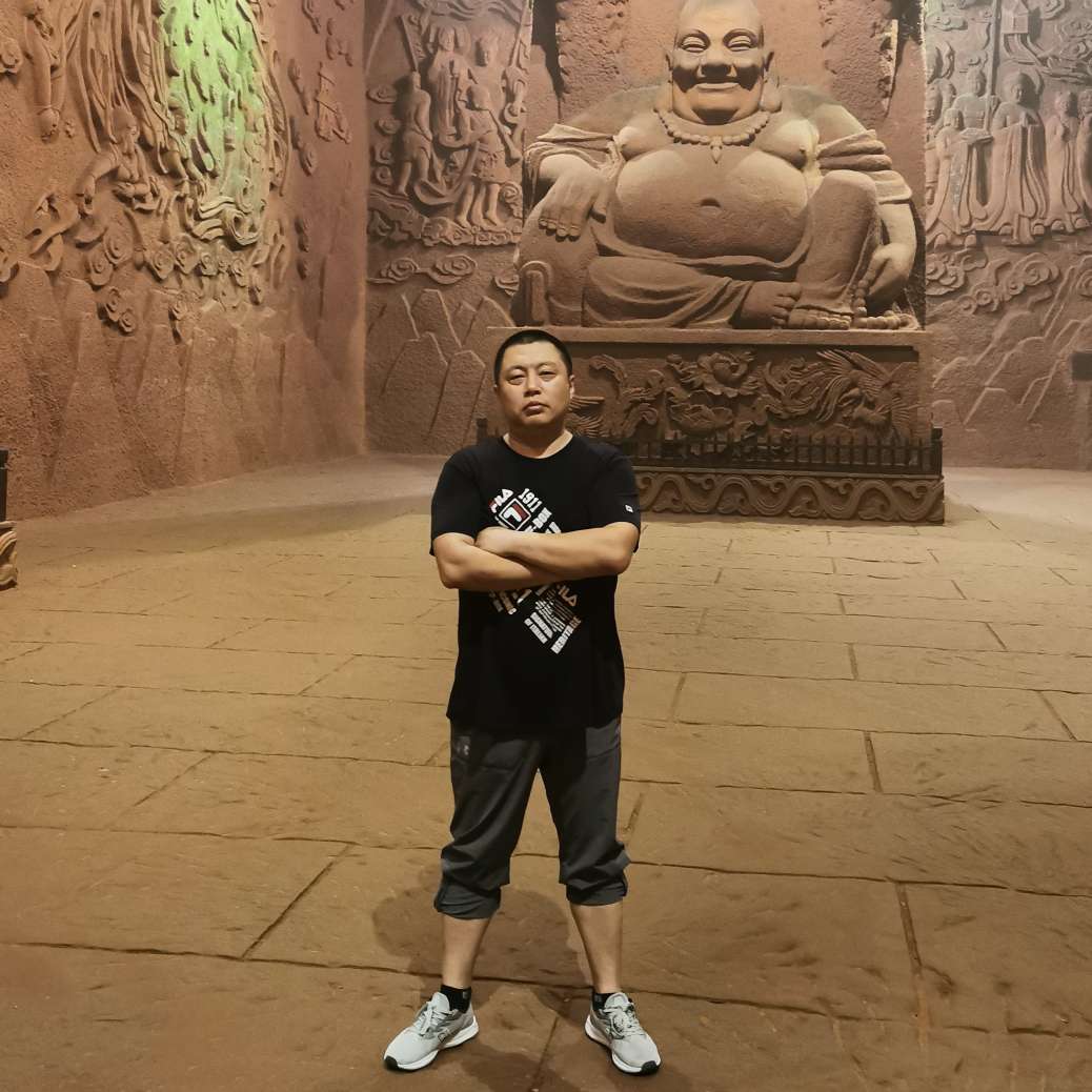 皮带拿魁梧的照片