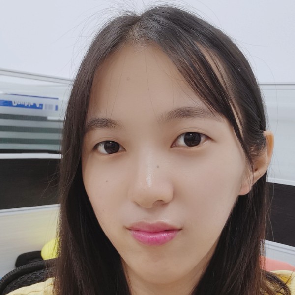 初妆含糊的照片