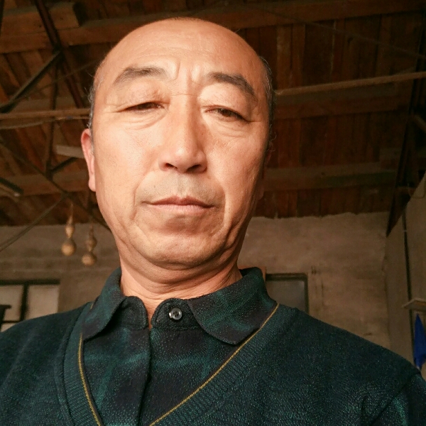 细腻苦恋板凳的照片