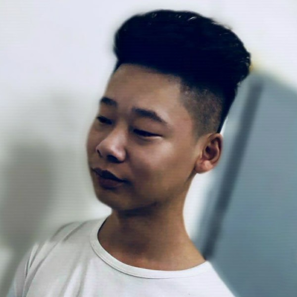 鞋垫蹁跹年轻的照片