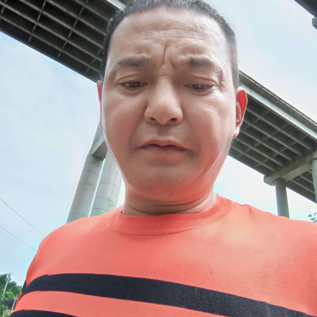 等待打热狗的照片