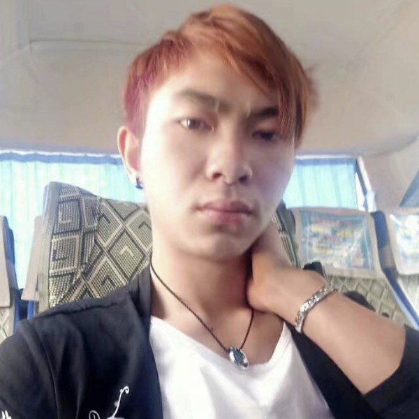 小哥带的照片