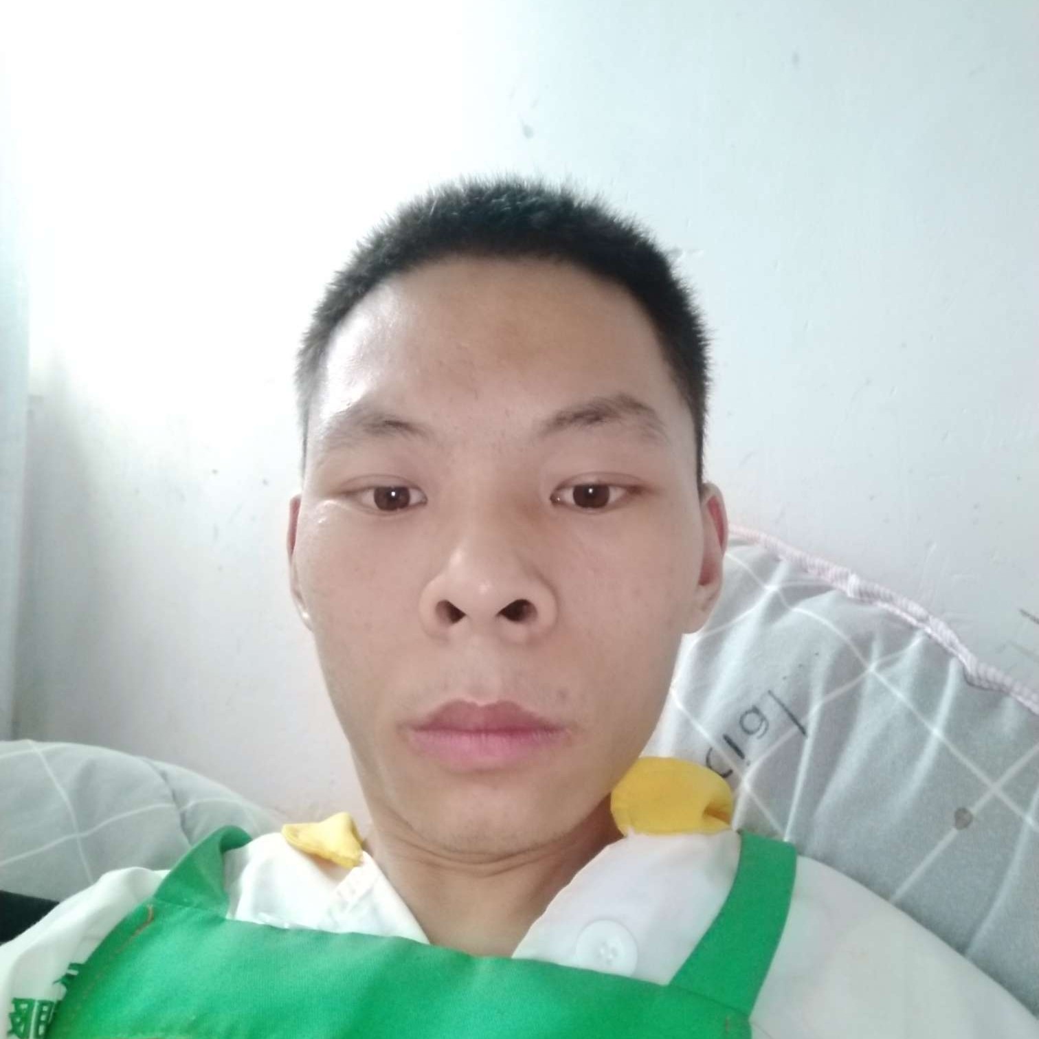 羞涩爱书本的照片