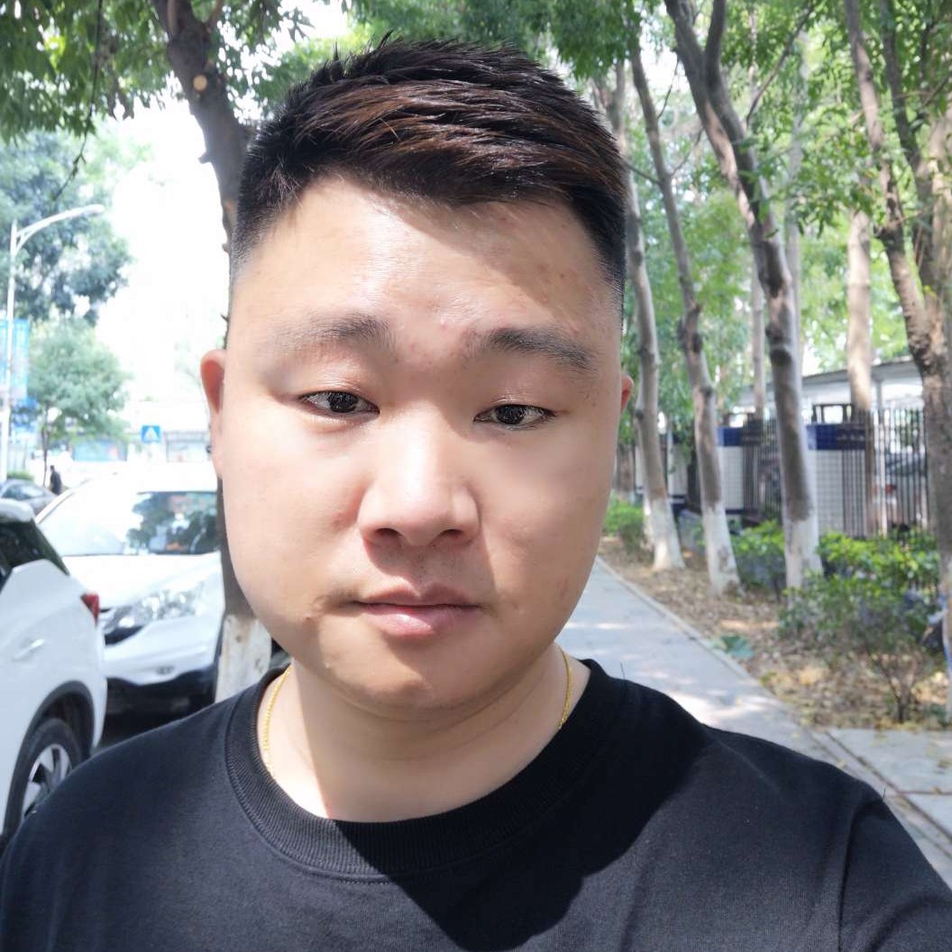 外向深拥彩虹的照片