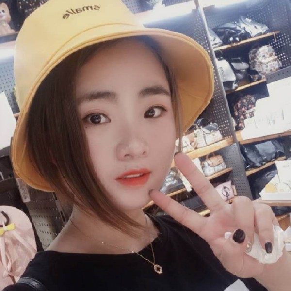 微笑不安的照片