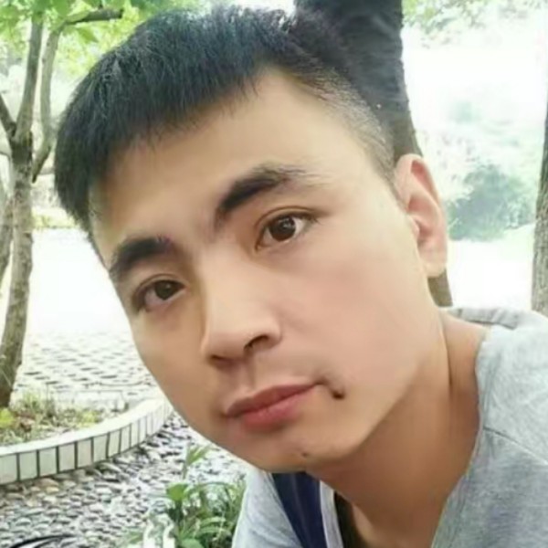 激昂闻春华的照片