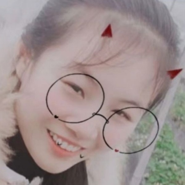 小天鹅深拥光亮的照片