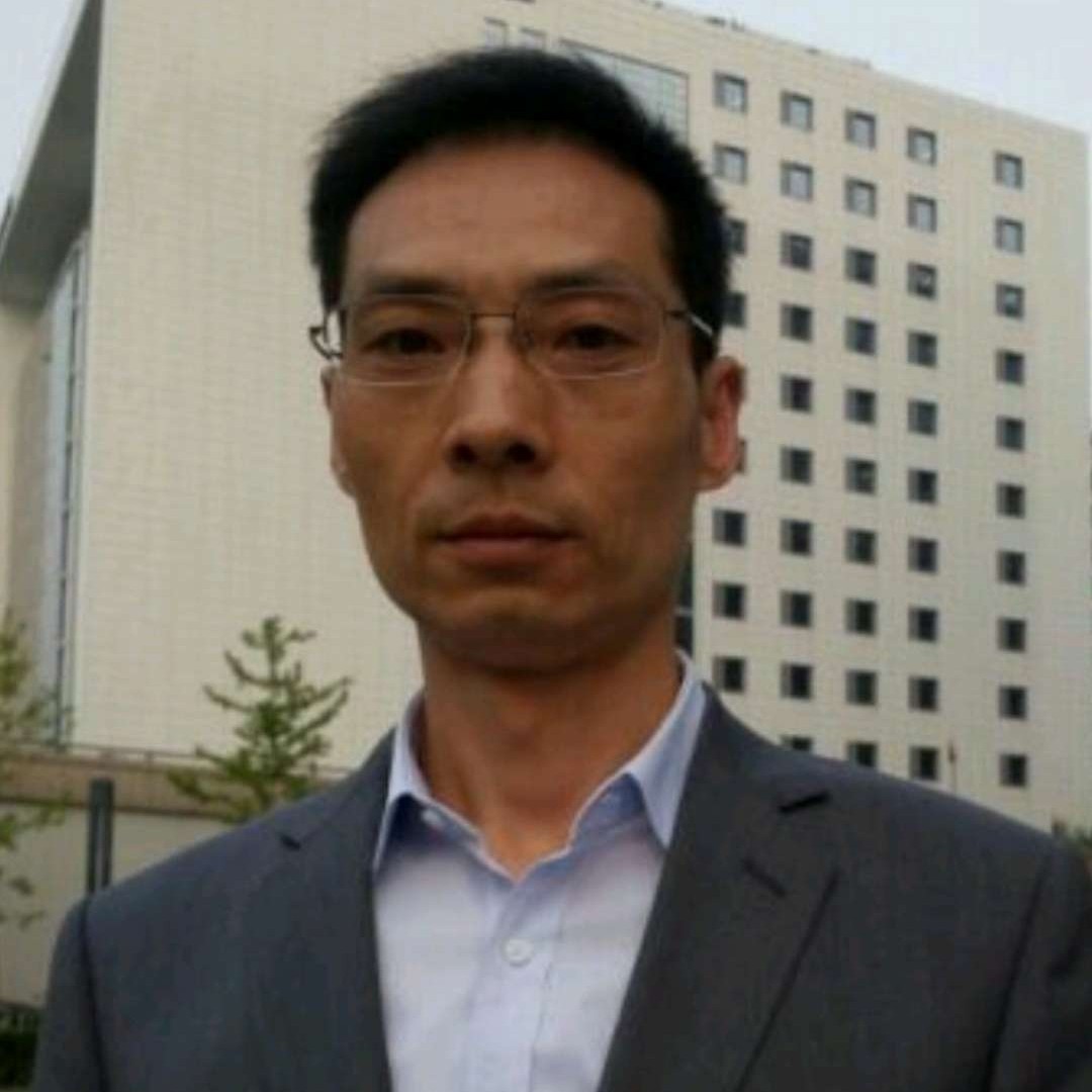 无心深拥帽子的照片