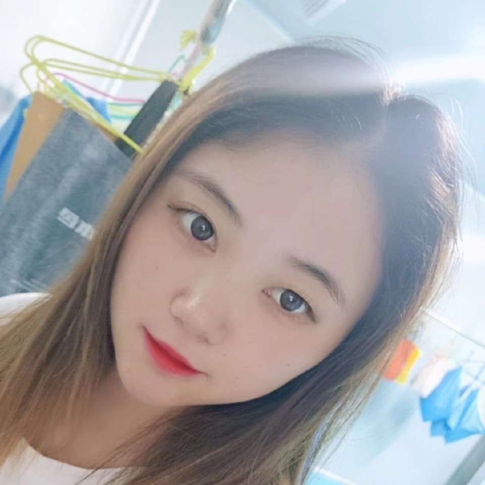 小蘑菇打调皮的照片