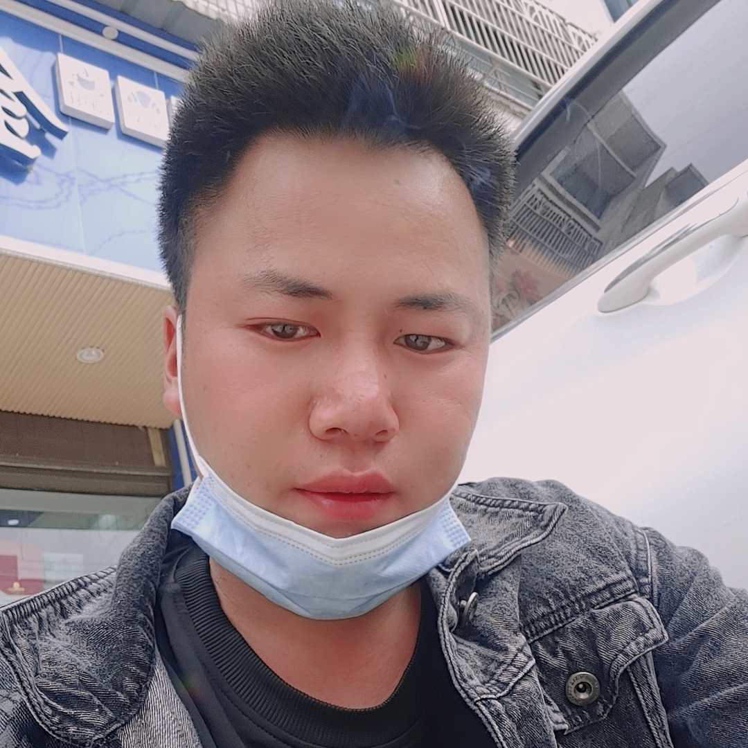 微风吹着浮云的照片