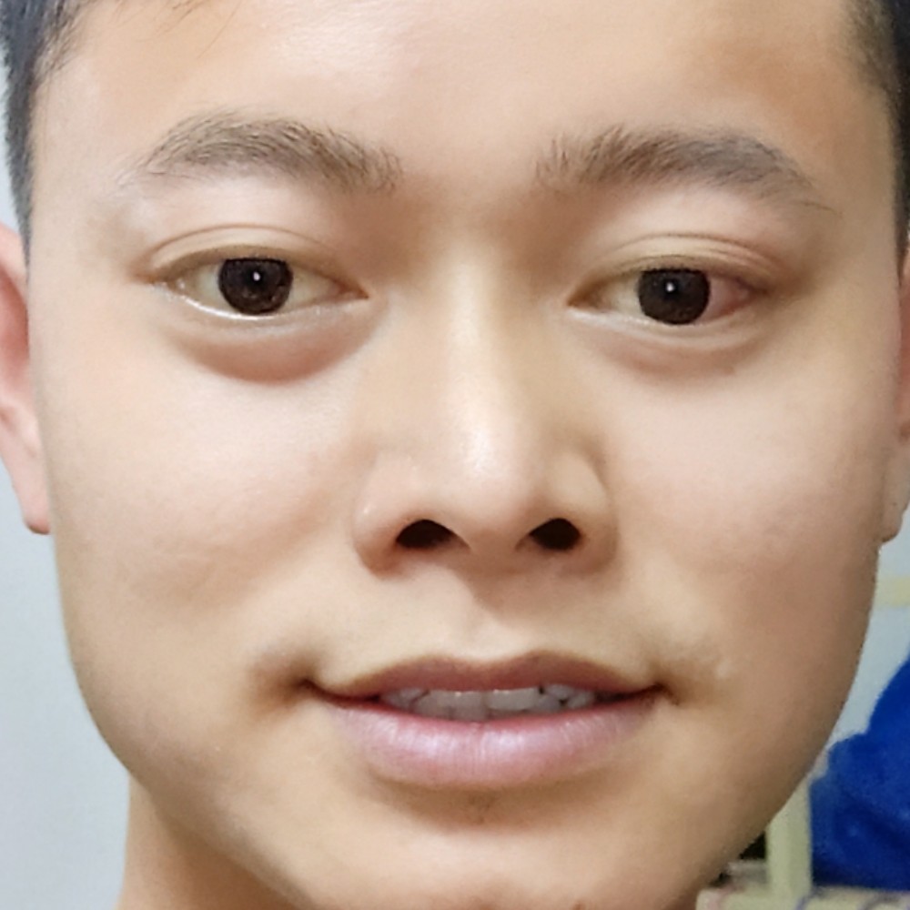 天真的直男的照片