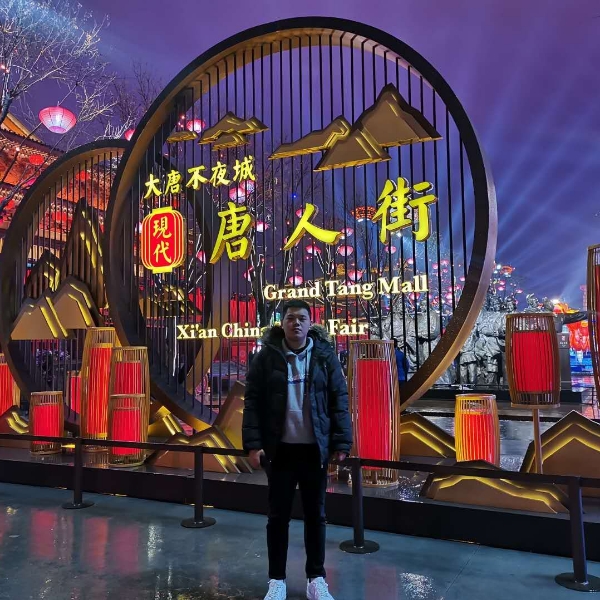 期待和漠然的照片