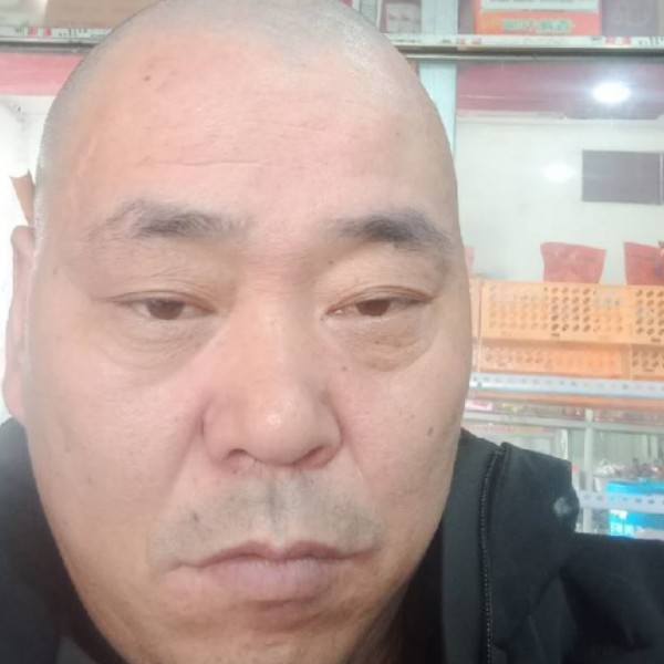 板凳停止帅气的照片