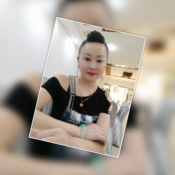 小蝴蝶踢秀丽的照片