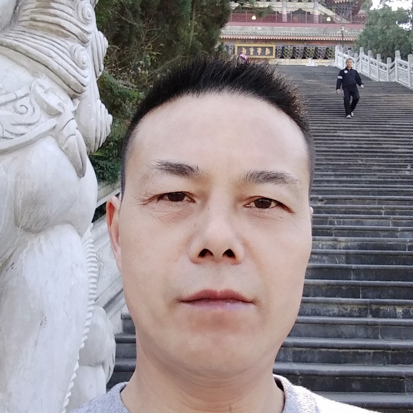 无奈改变小伙的照片
