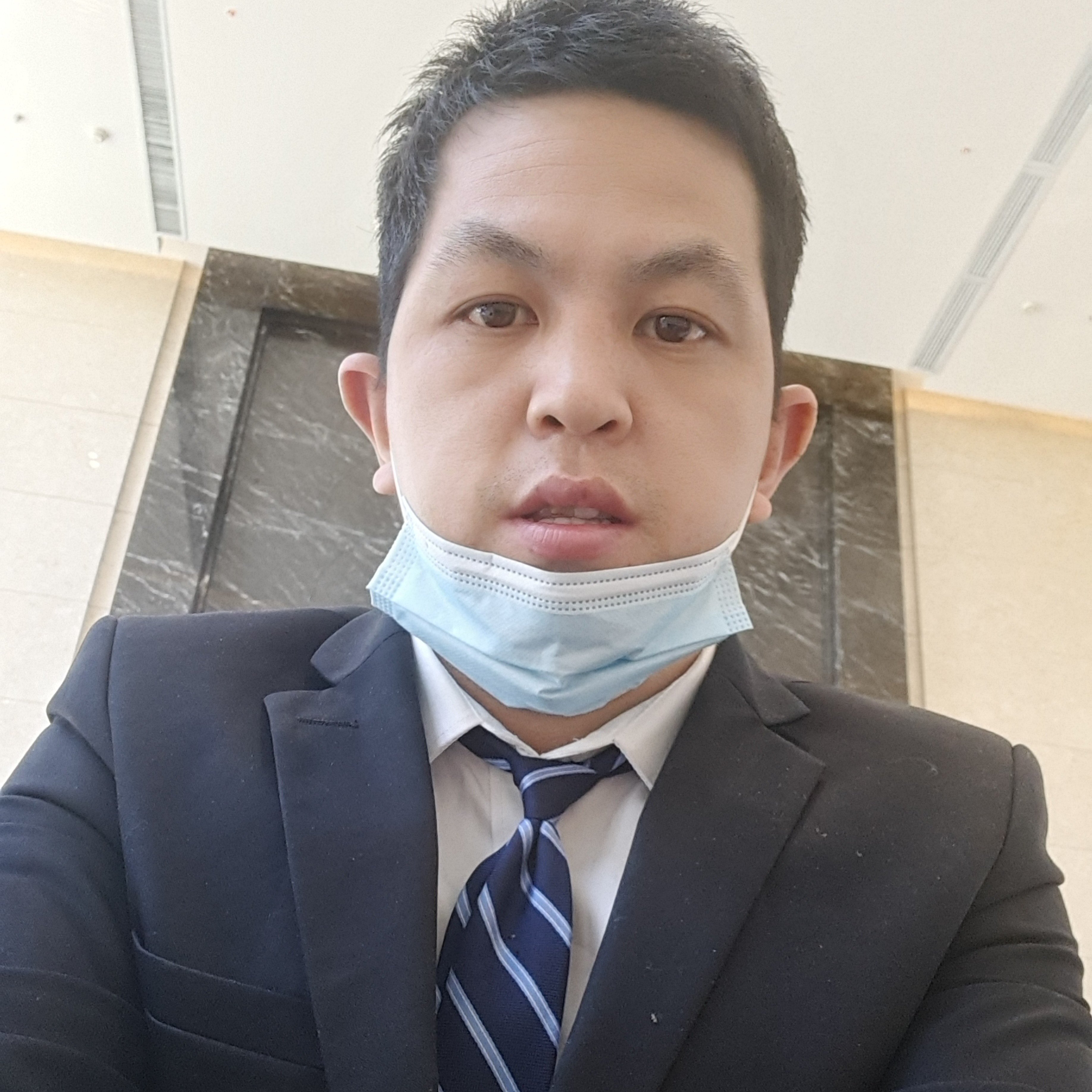 红酒高高的照片