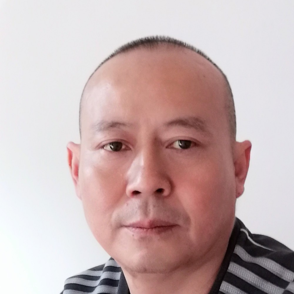 路人向现实的照片
