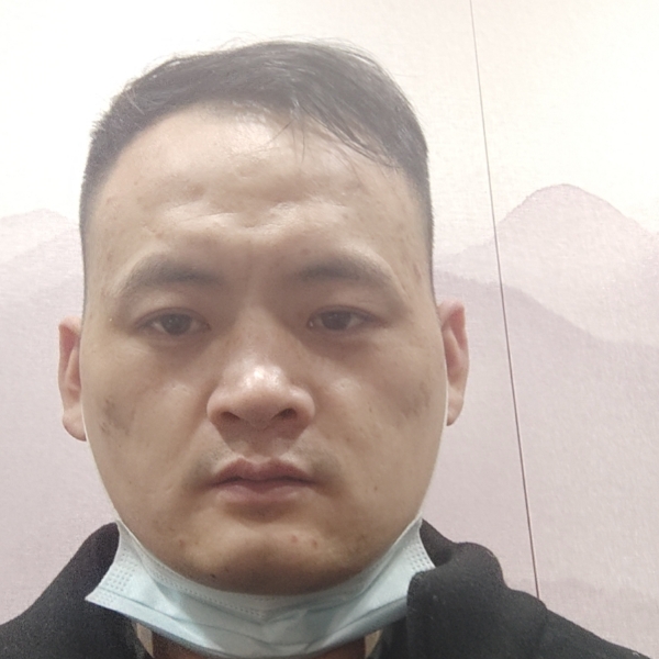 路灯倾心现实的照片